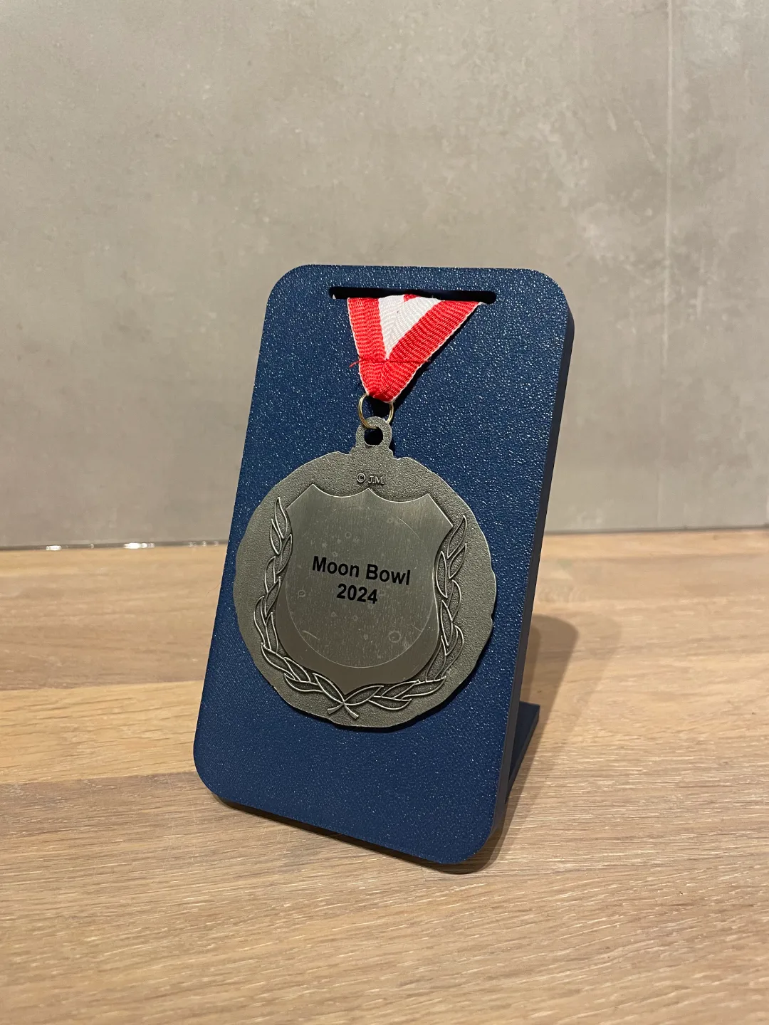 Colgador de medallas minimalista