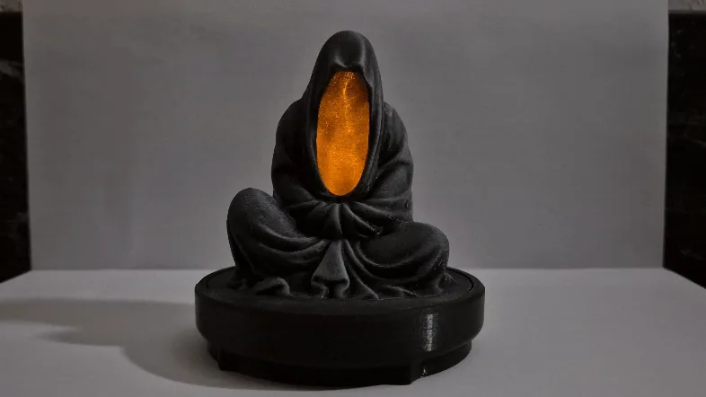 Portavela con figura meditando