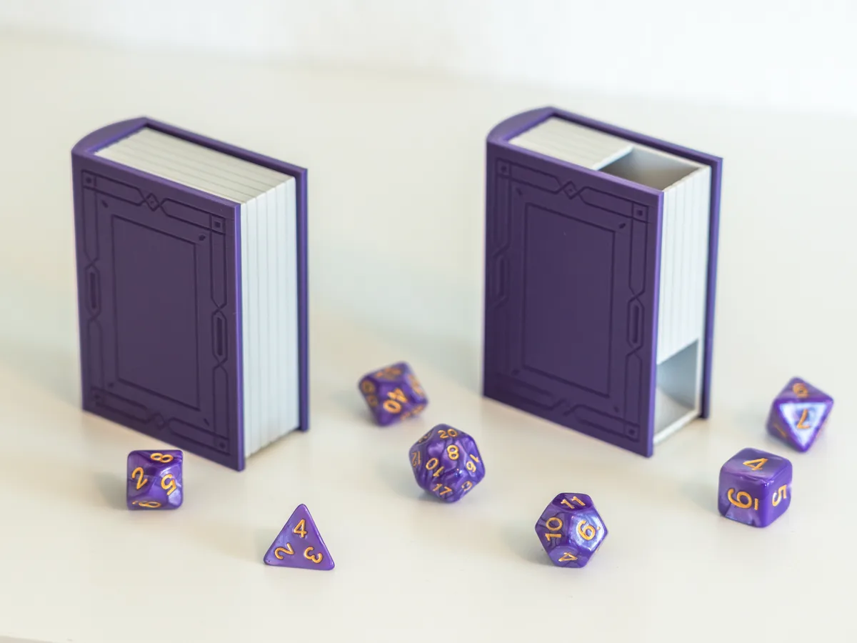 Torre de dados escondida en un libro de bolsillo