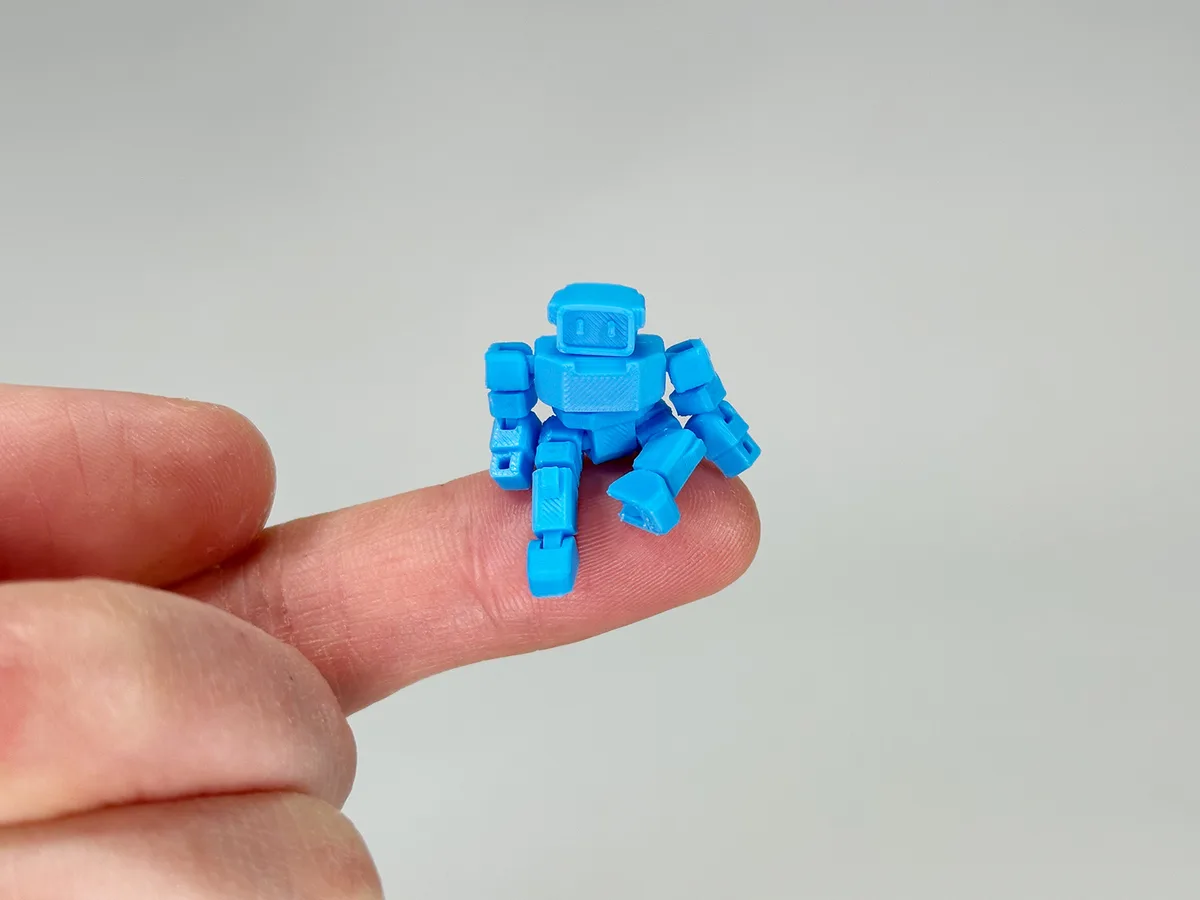 Robot chiquito de veinte articulaciones