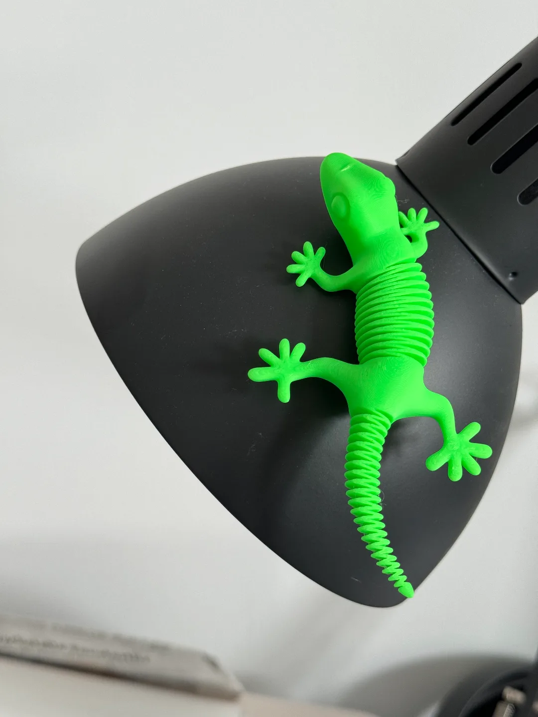 Gecko articulado con imanes
