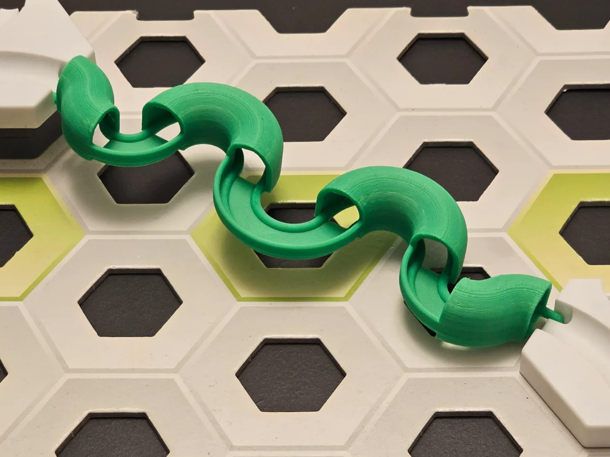 Tramo de serpiente para pista de canicas