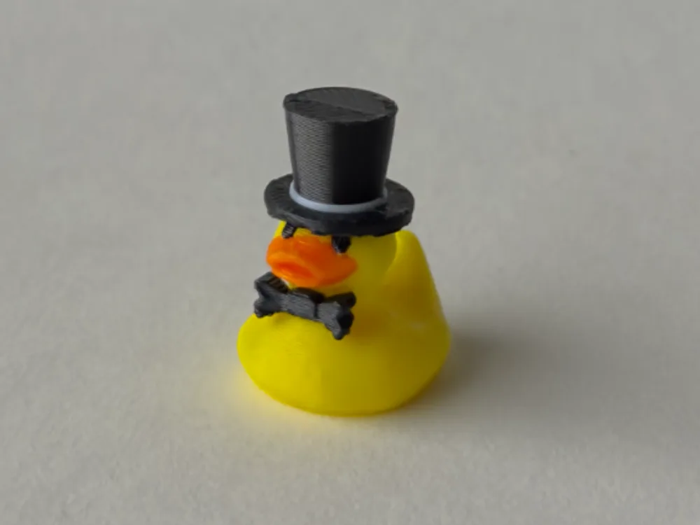 Patito con galera de adorno