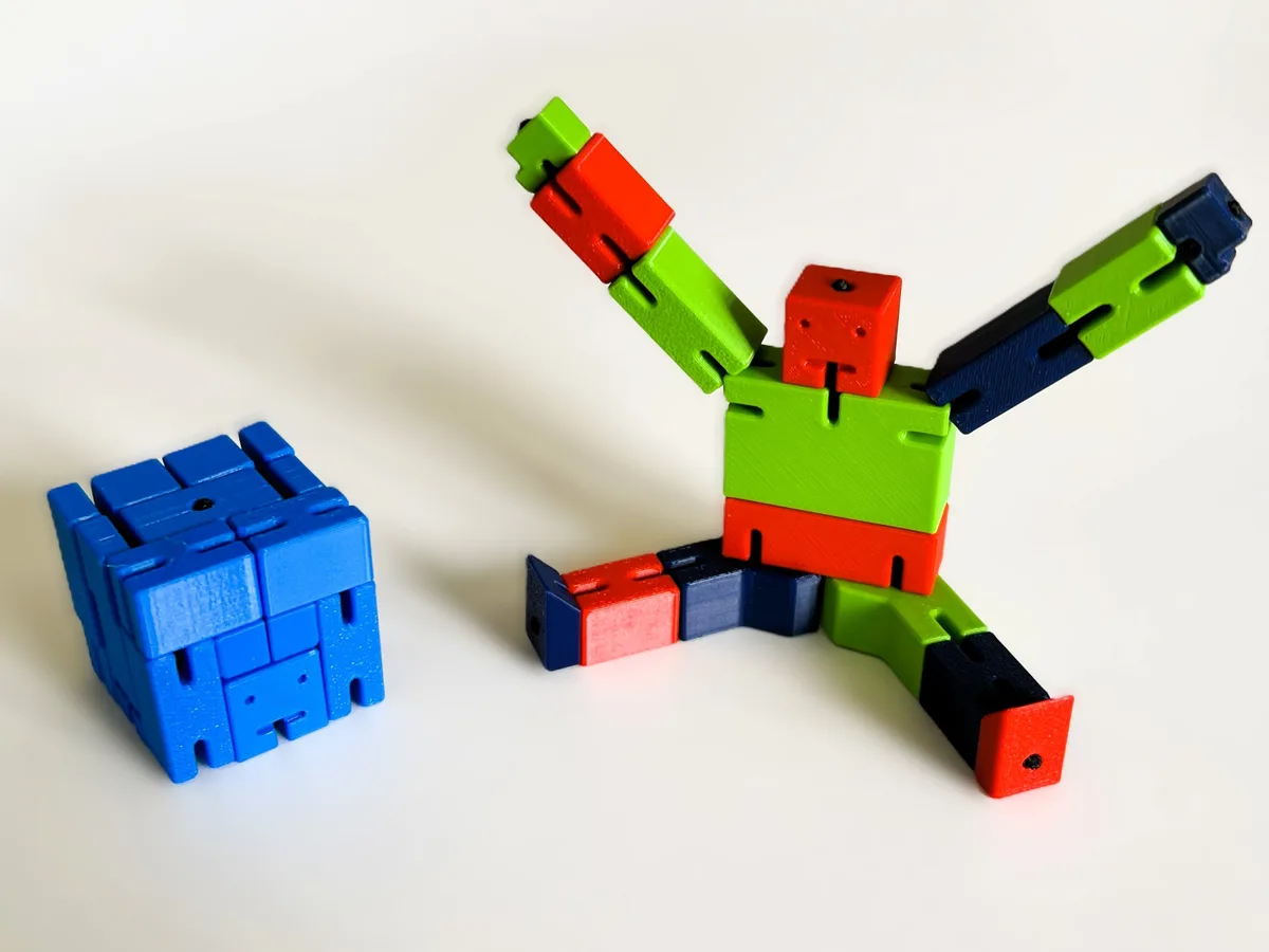 Cubo que se convierte en robot