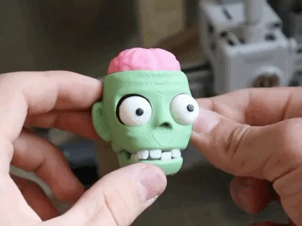 Llavero antiestrés con forma de zombi