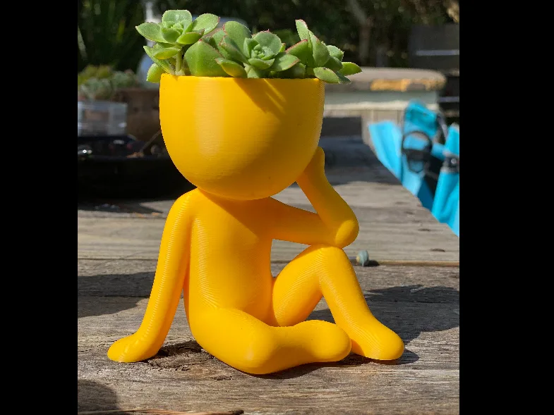 Maceta con figura pensando