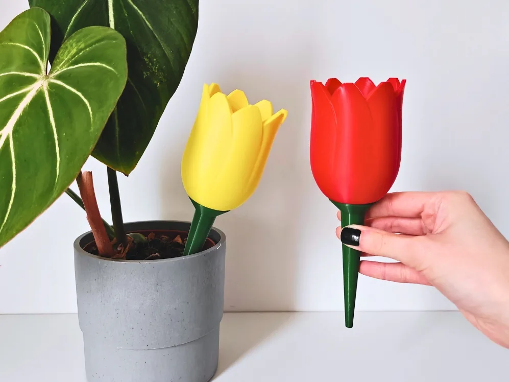 Regador de goteo con forma de tulipán