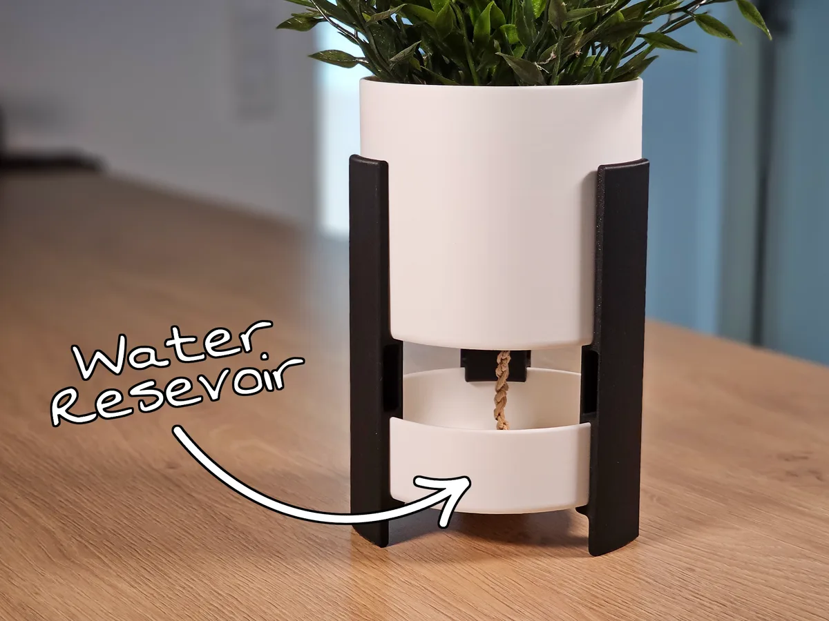 Maceta con riego propio de líneas suaves