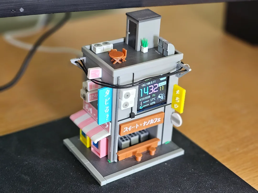 Diorama de reloj con ciudad