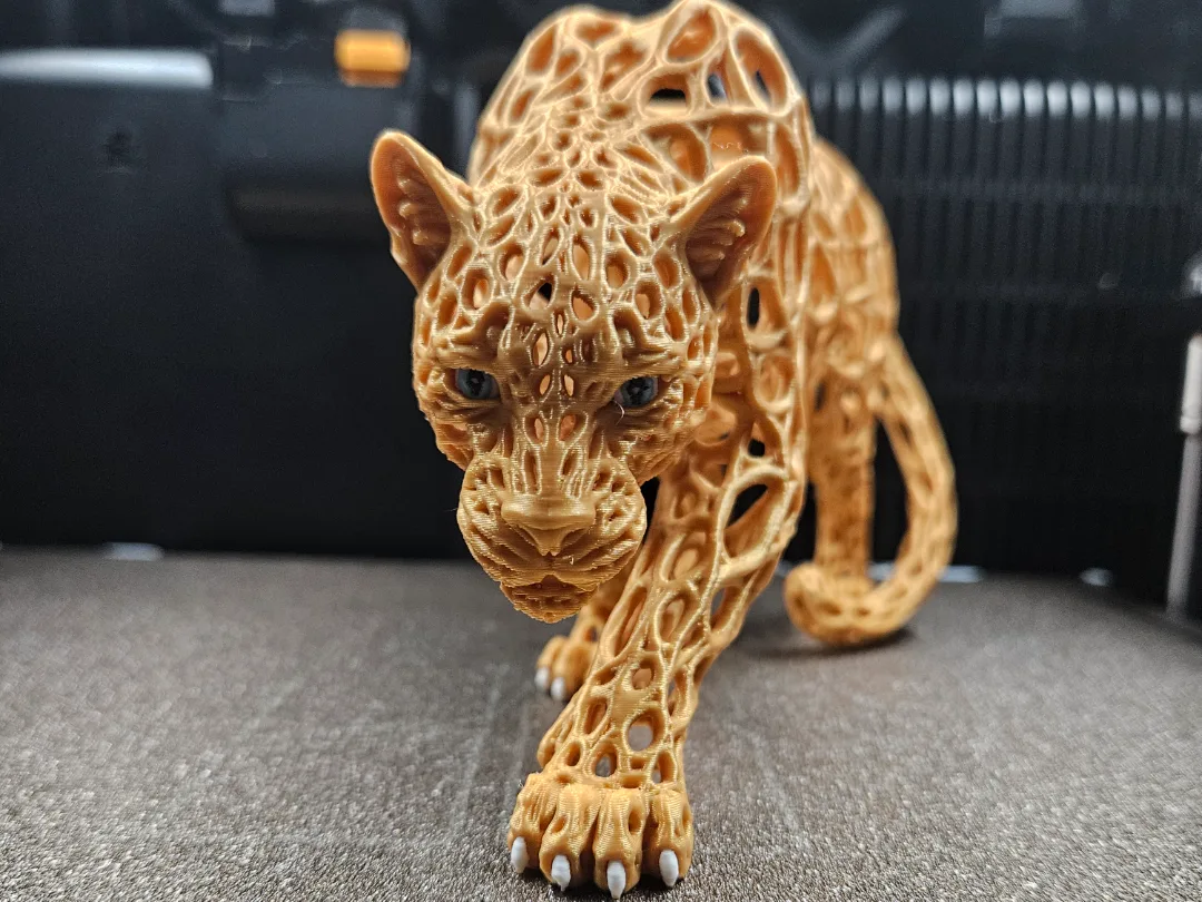 Leopardo calado de facetas