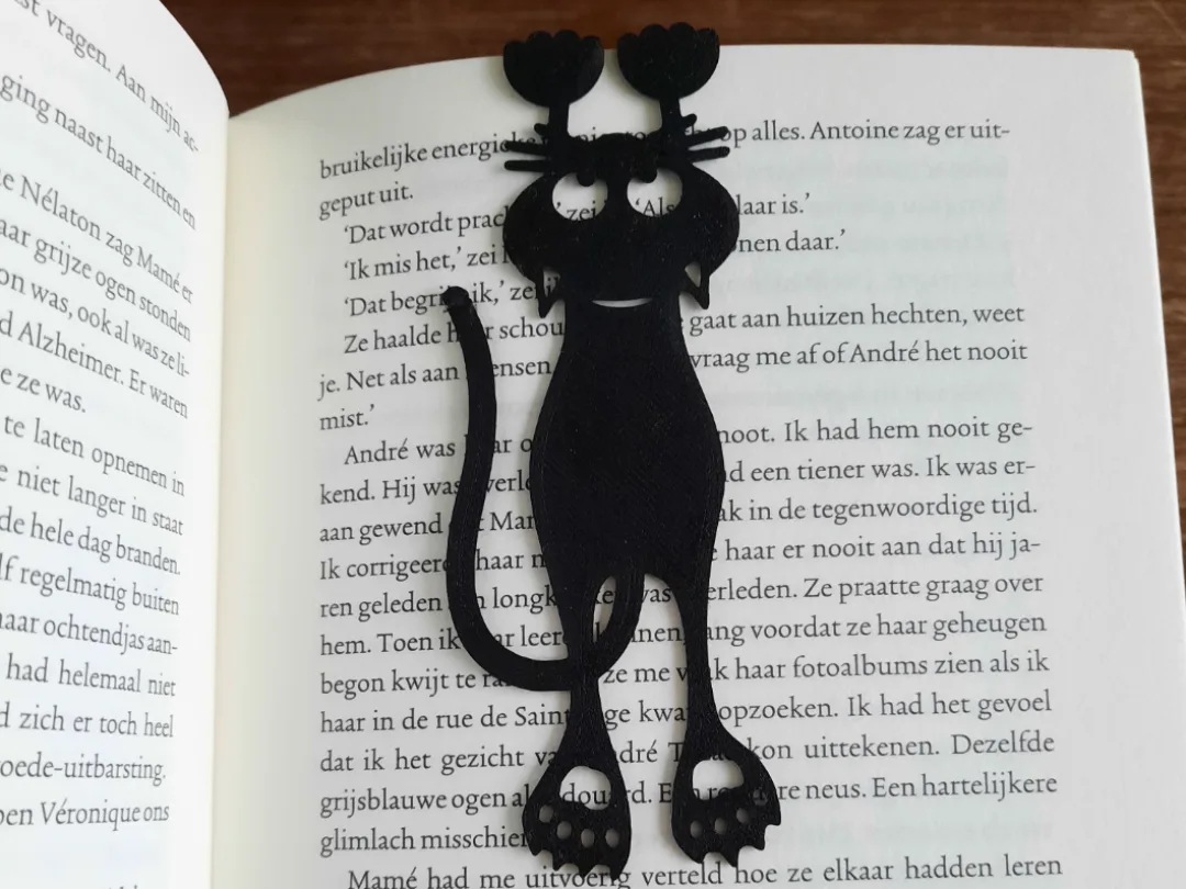 Señalador de gato colgado