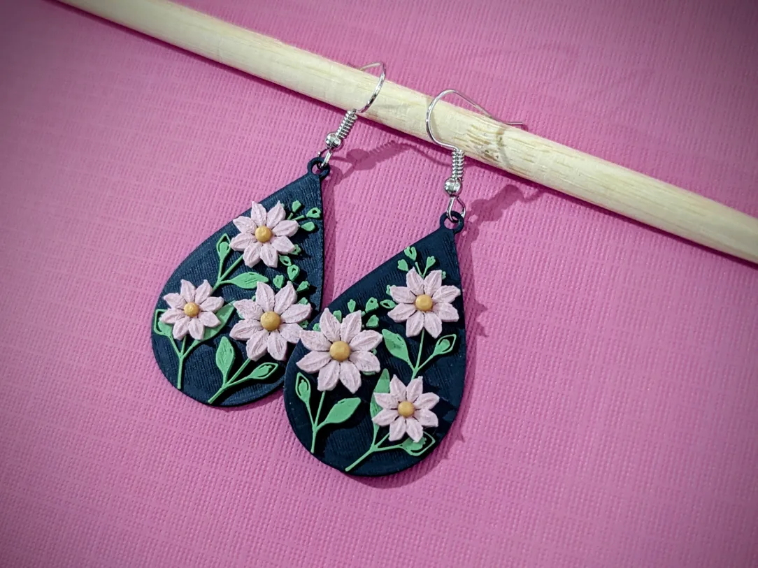 Aros colgantes de flor en gota