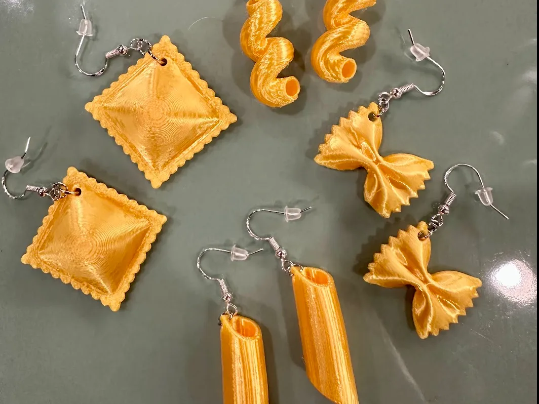 Dijes con forma de pasta