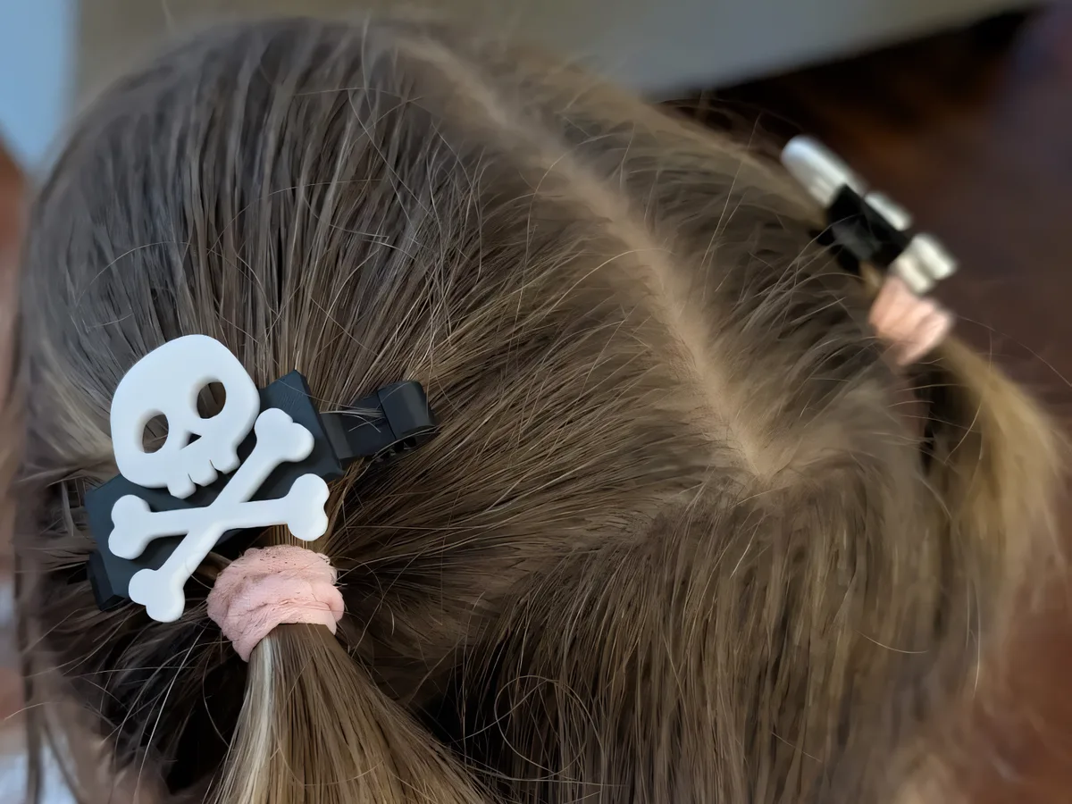 Hebilla de pelo con calavera