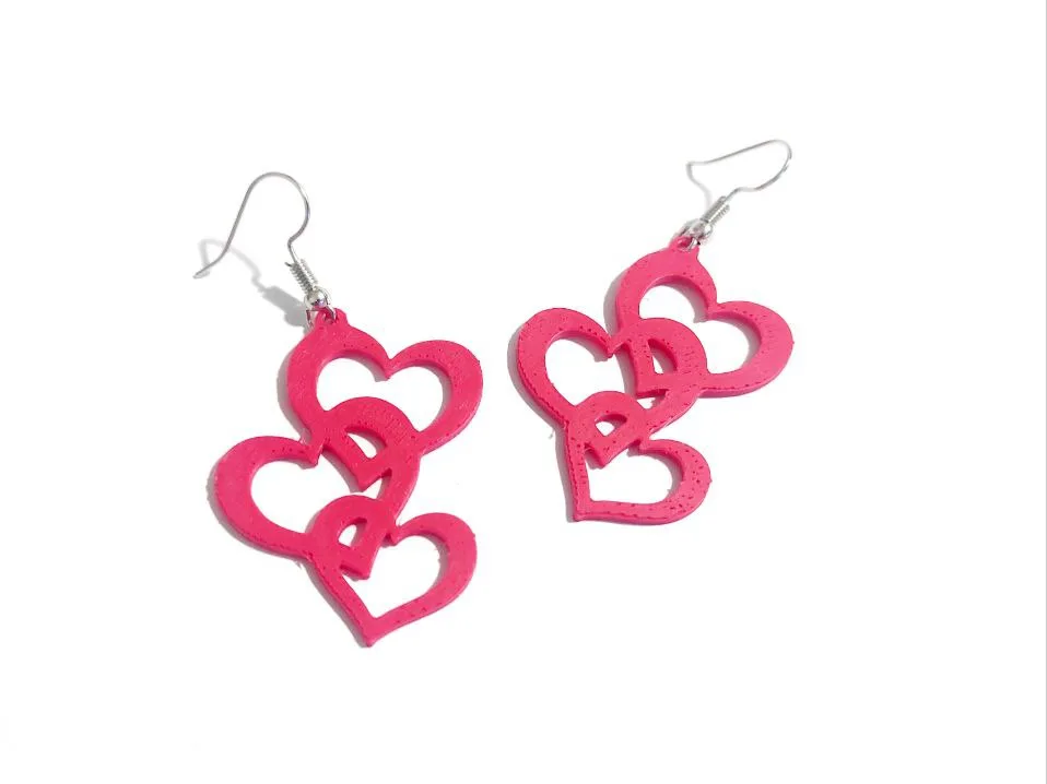 Aros de tres corazones colgantes