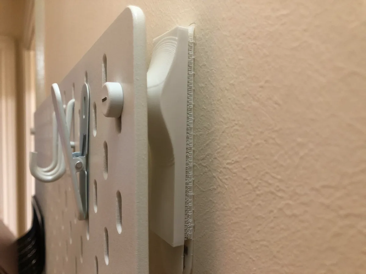 Soporte de panel perforado sin agujerear la pared