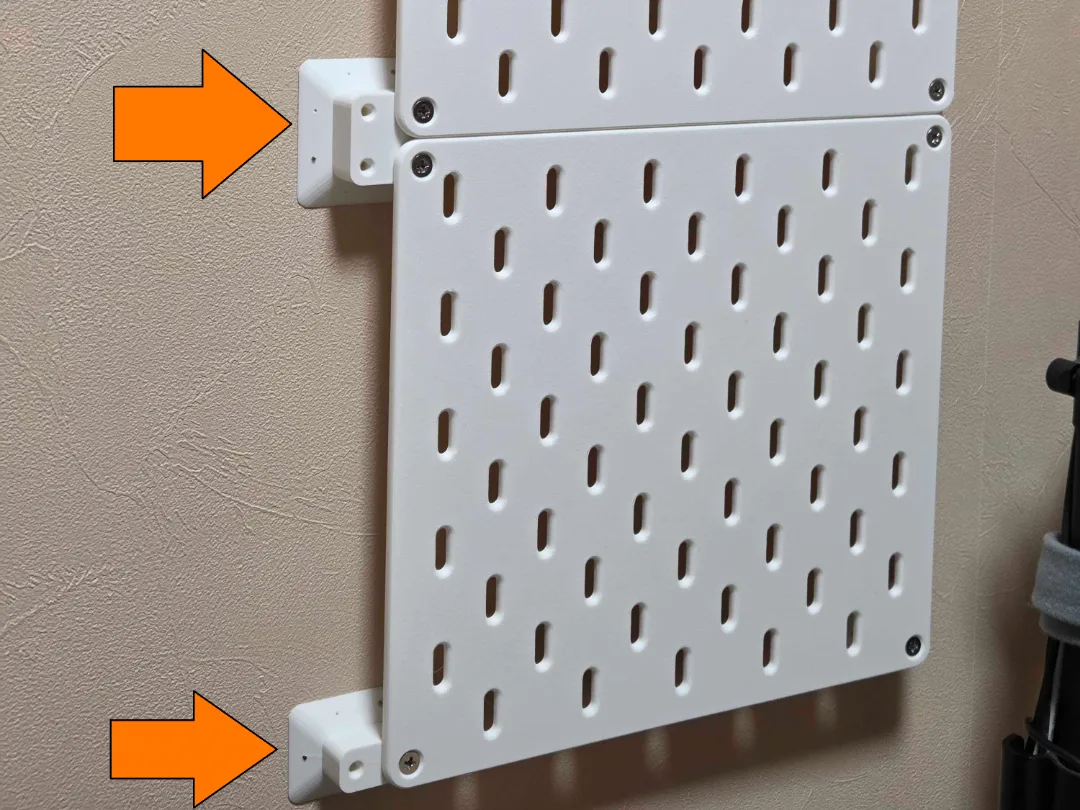 Fijación para panel perforado en pared de yeso