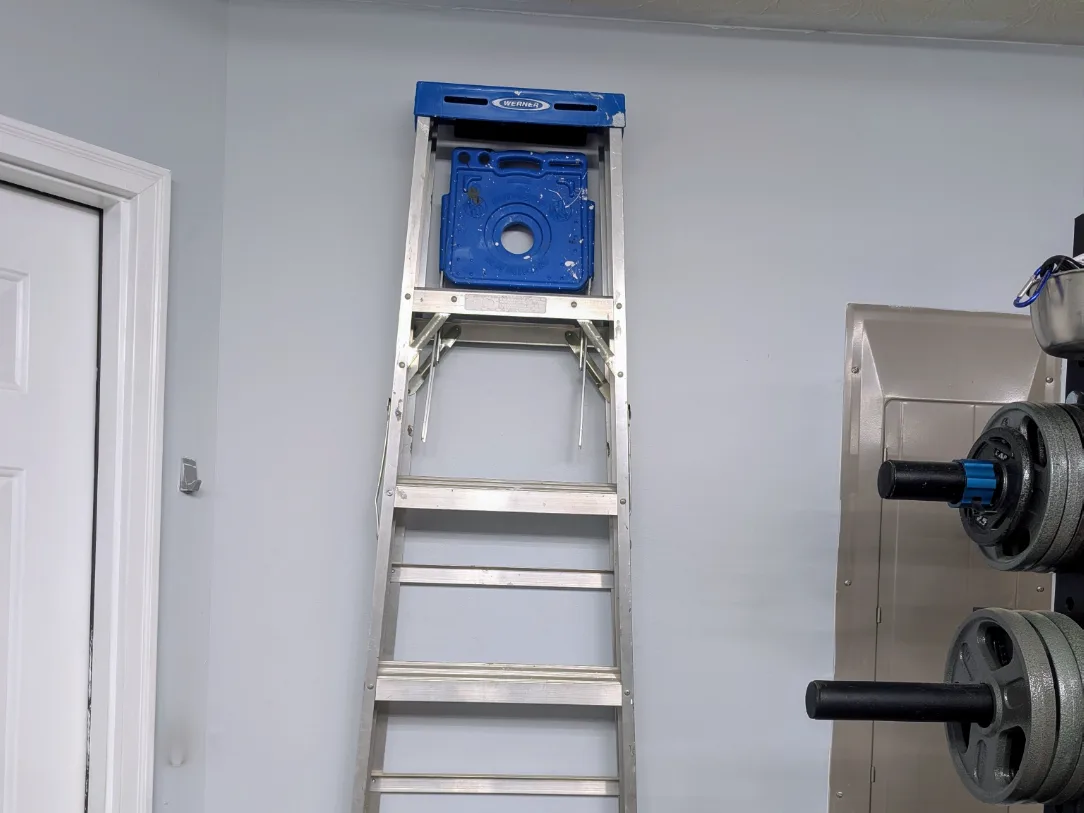 Colgador de pared para escalera