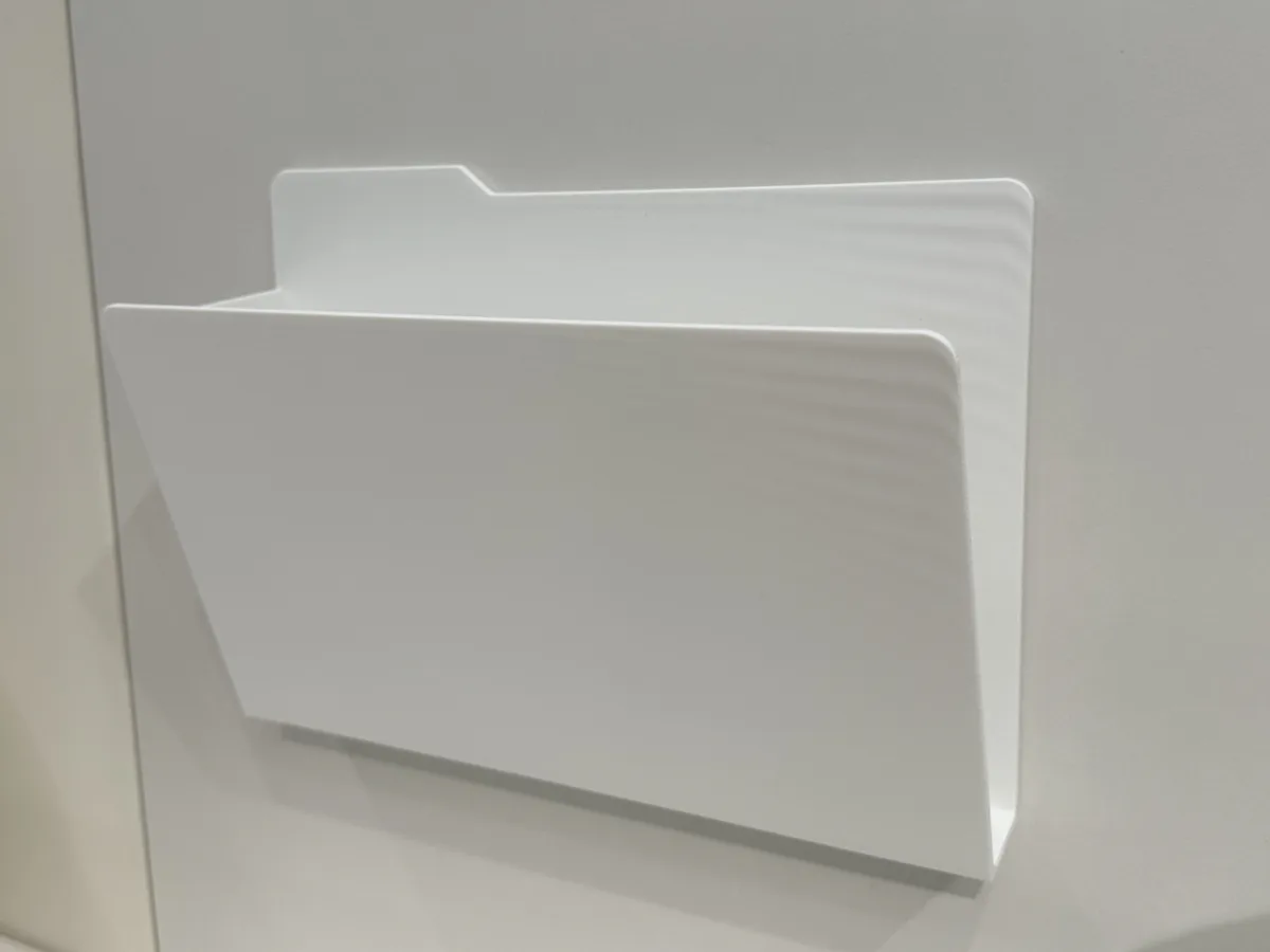Portacarpetas de pared minimalista