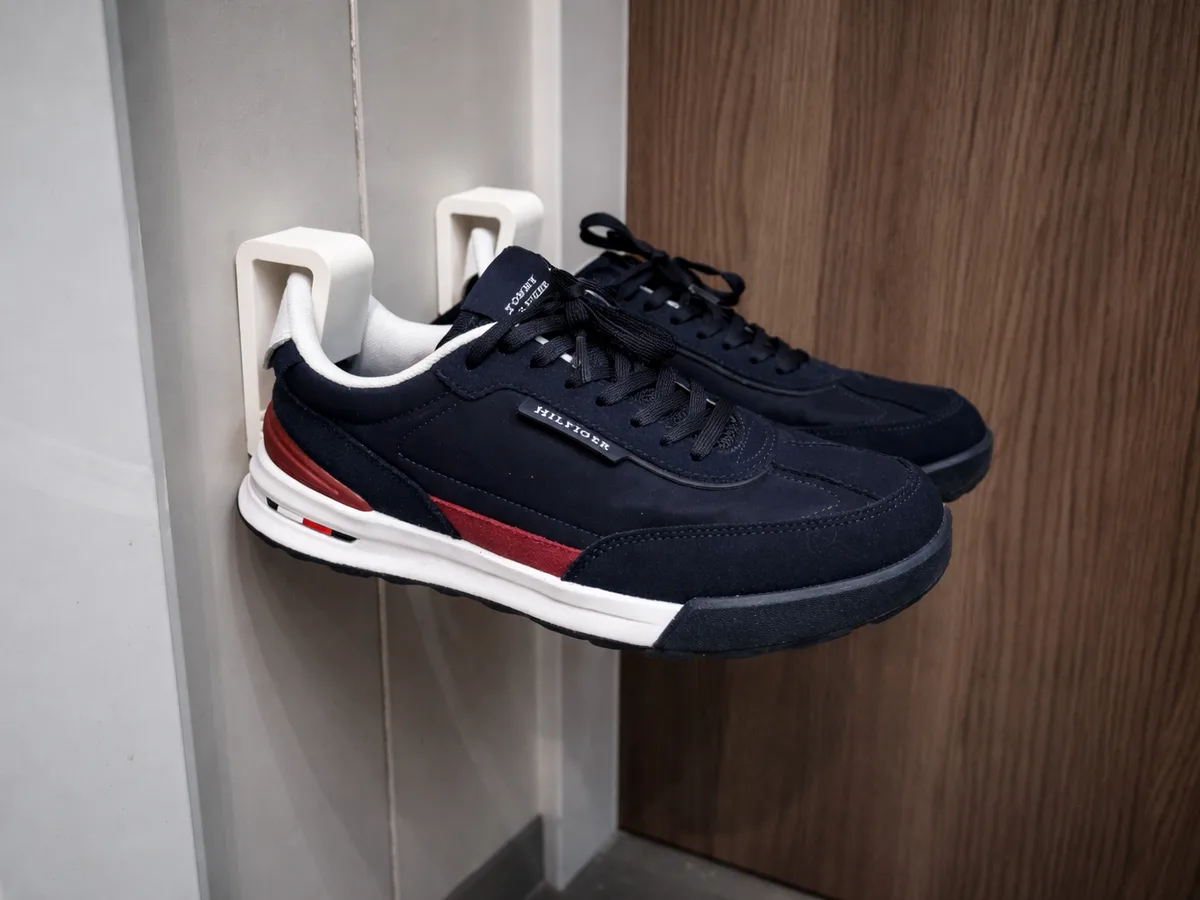 Colgador de zapatillas para la pared