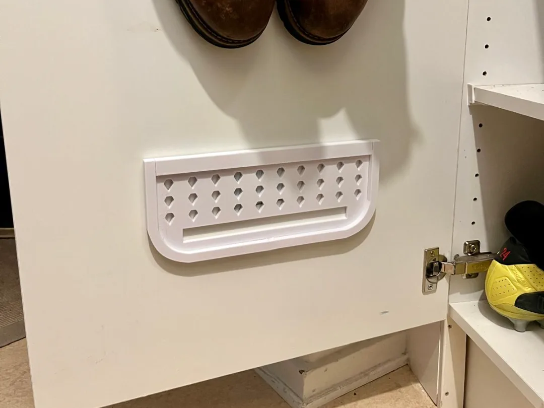 Zapatero fino de pared
