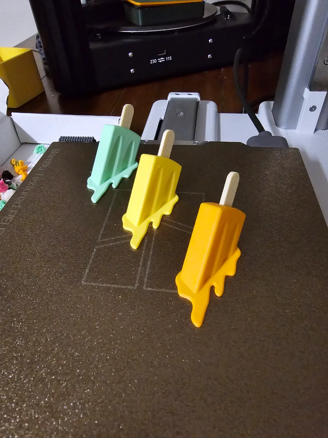 Imanes de palito de helado derritiéndose