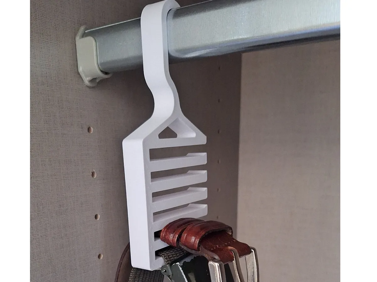 Colgador de cinturones para el placard