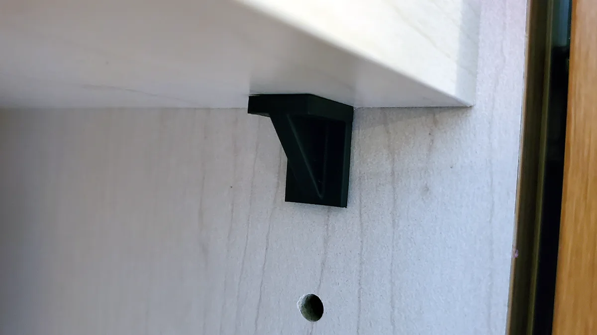 Soporte de estante con apoyo plano