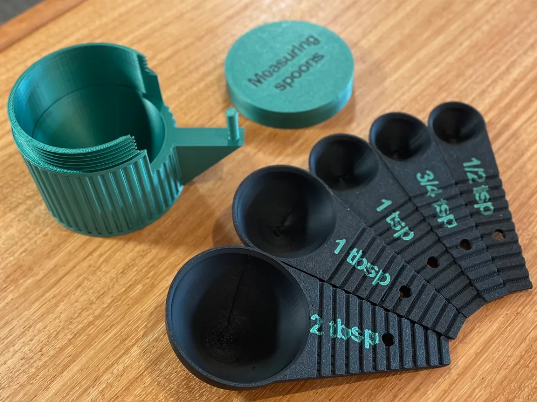 Juego de cucharas medidoras con dos tipos de recipiente