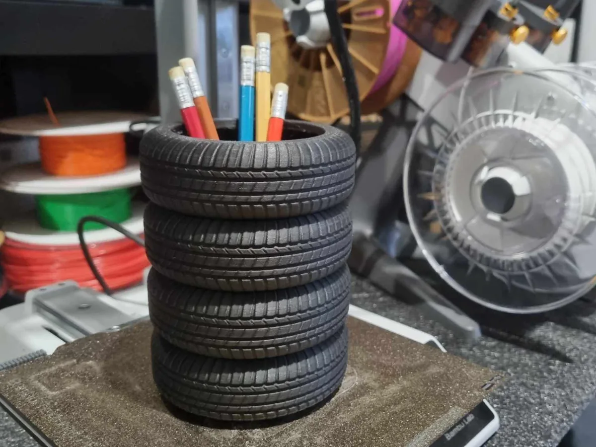 Portalápices con forma de neumático