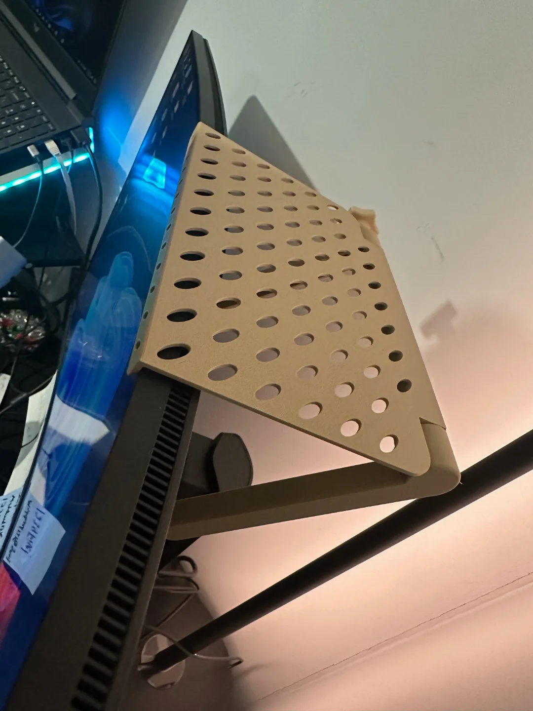 Estante para arriba del monitor
