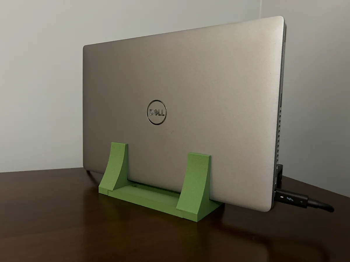 Soporte vertical para notebook corporativa