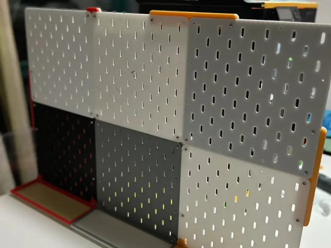 Panel perforado de escritorio