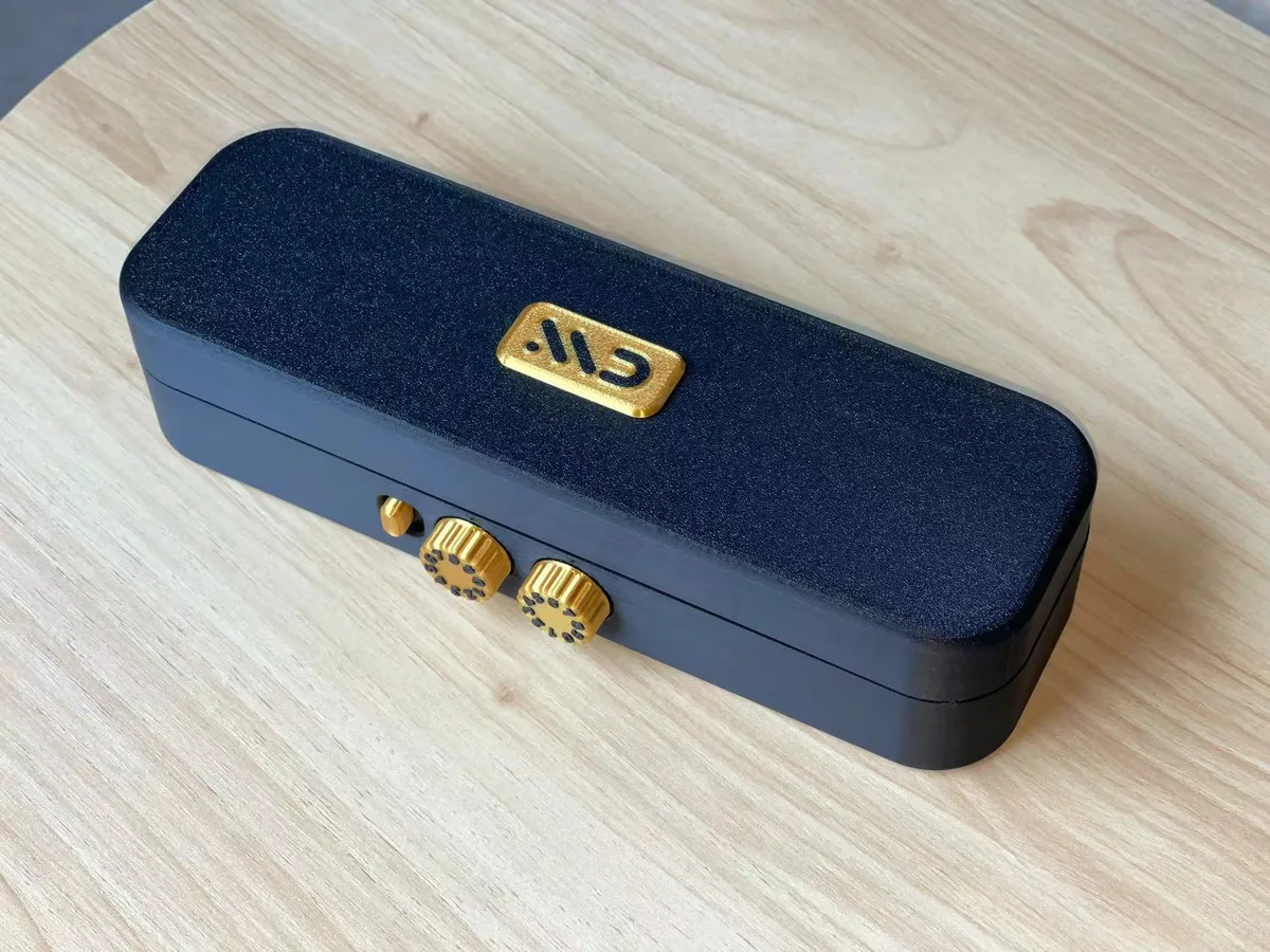 Caja de útiles con combinación