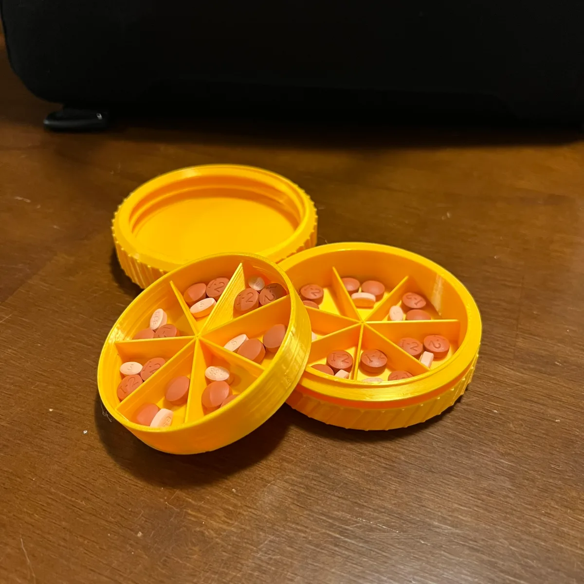 Pastillero de dos pisos a rosca