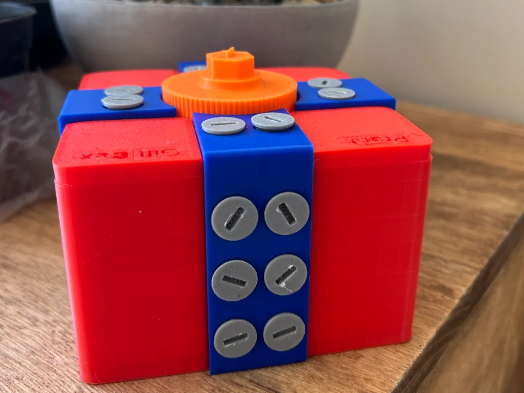 Caja de regalo con broma