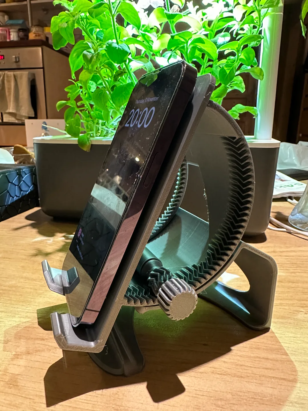Soporte de celular con ángulo regulable