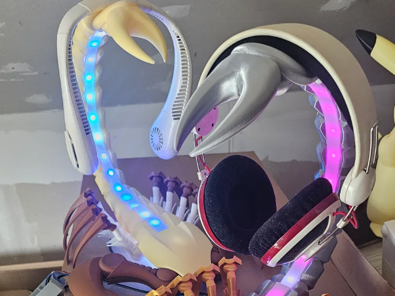 Soporte de auriculares con forma de escorpión