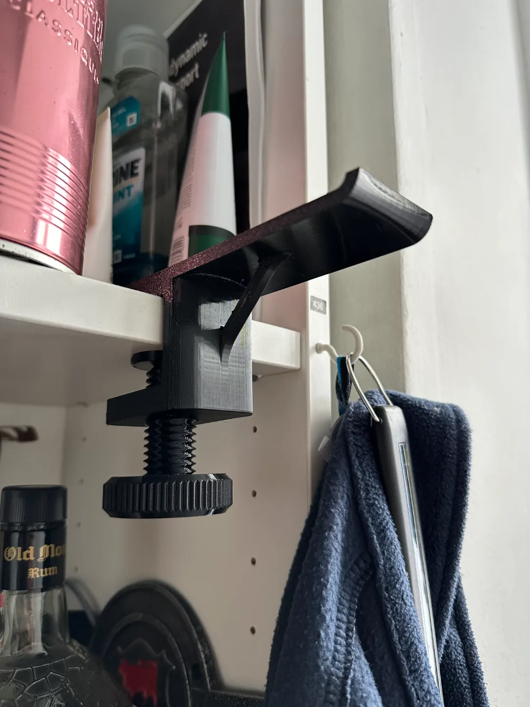 Morsa de auriculares para el canto de la mesa