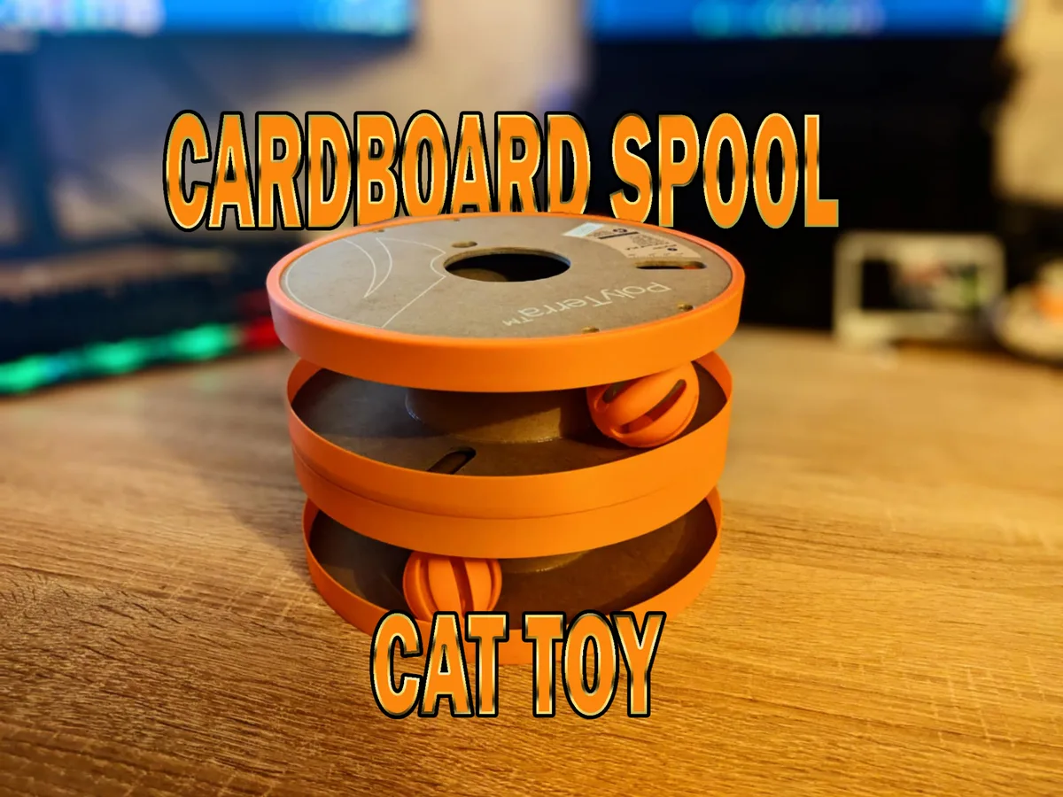Juguete para gato hecho con carretel de cartón
