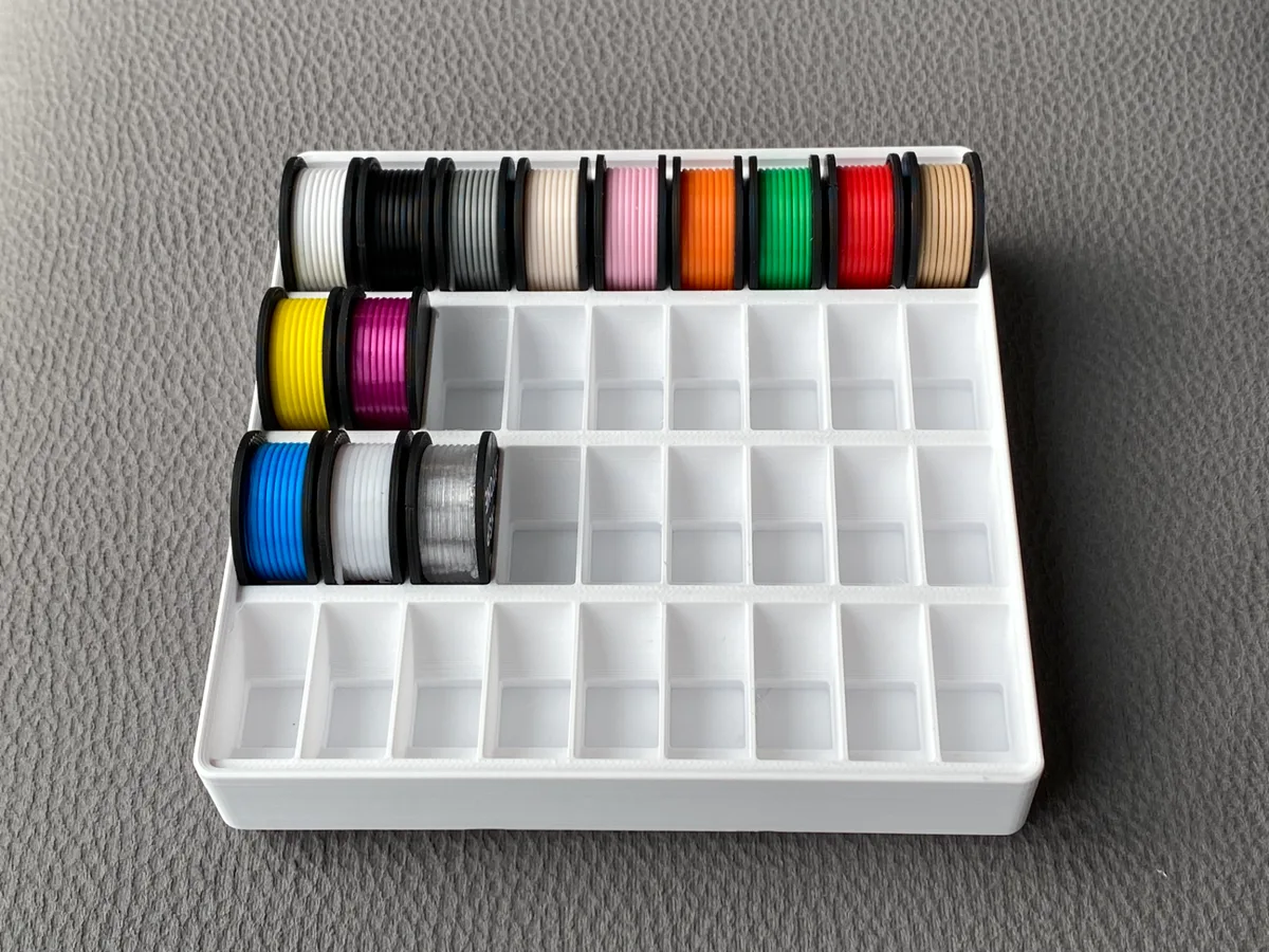 Caja Gridfinity para treinta y seis muestras de color